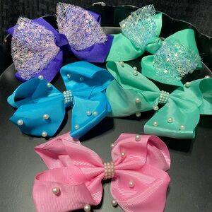 Charming Kids Hair Bow Set with Pearls (5) Bows